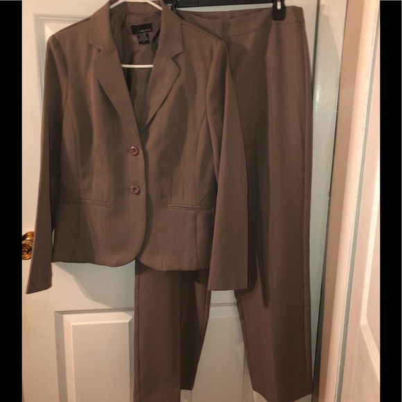 T. Milano 2pc Jacket & Pant Suit - Picture 2 of 4